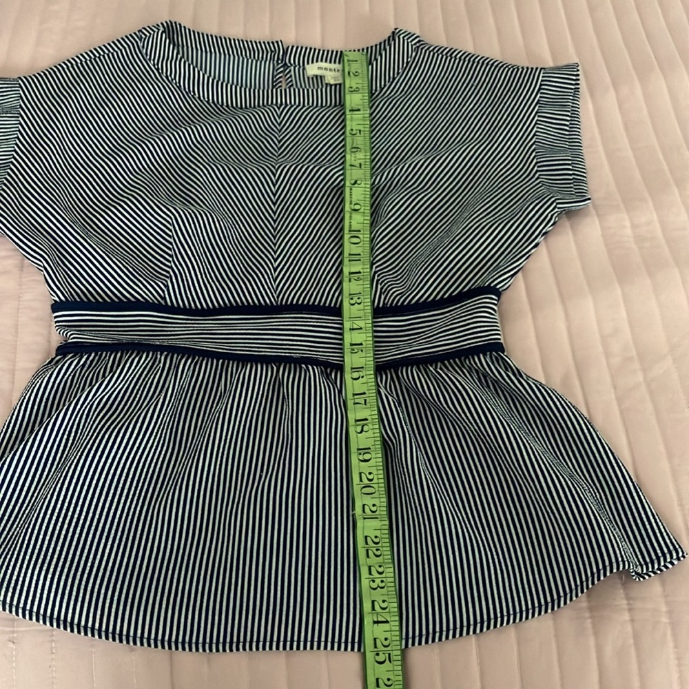 Flattering fitted blue and white peplum blouse top M EUC - Picture 11 of 14